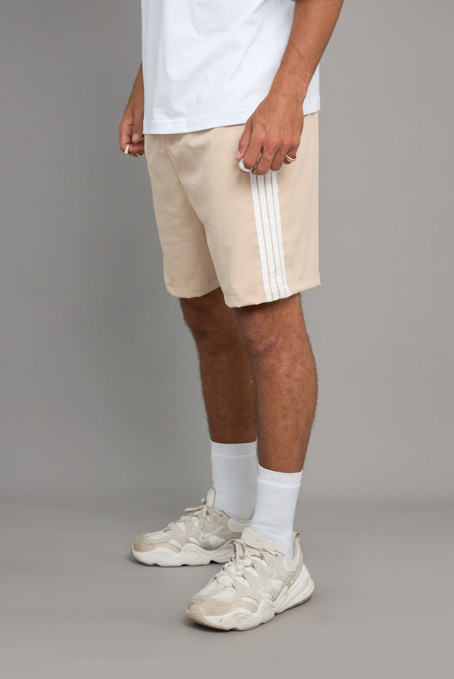 SHORT LINEAL BEIGE