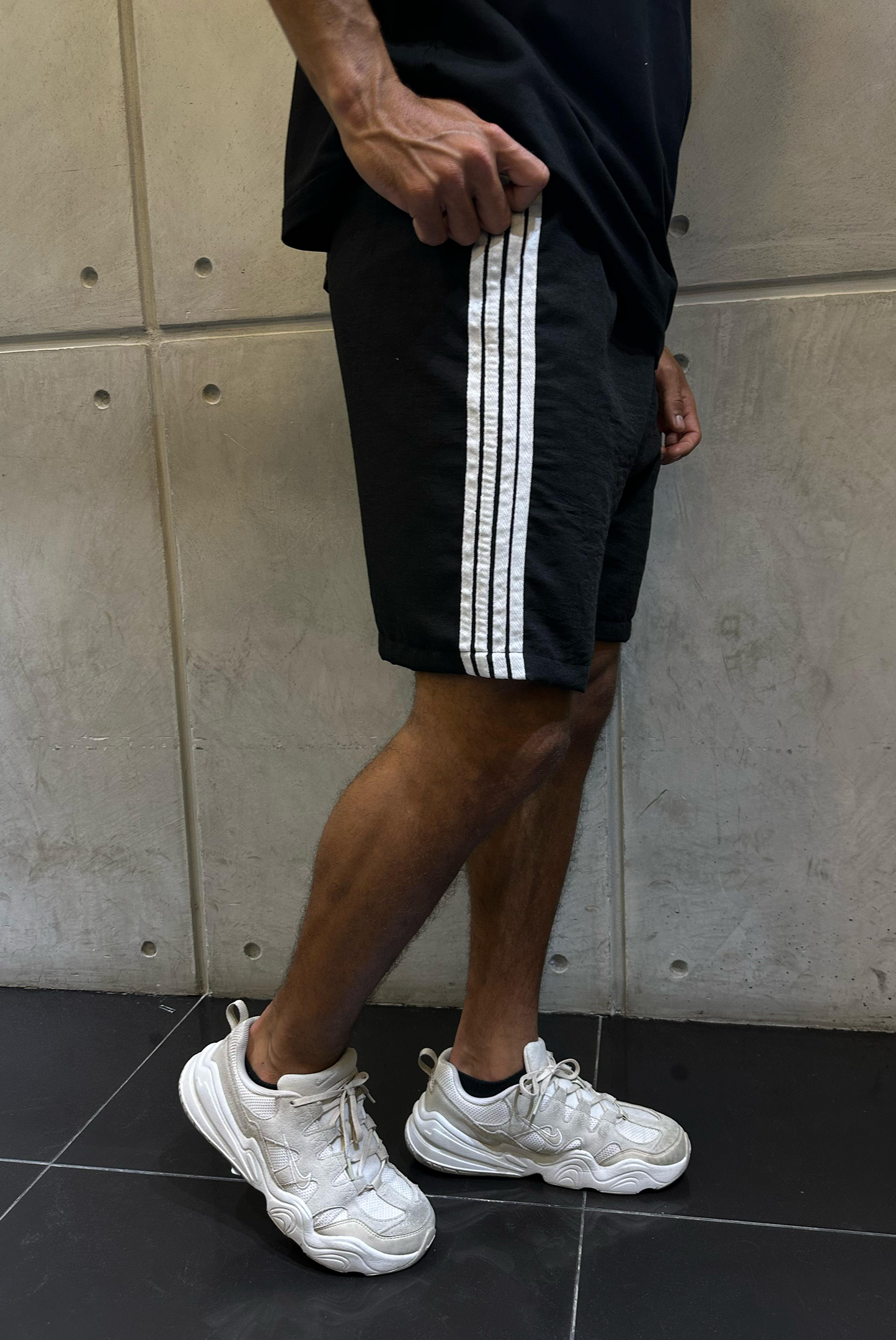 SHORT LINEAL BLACK