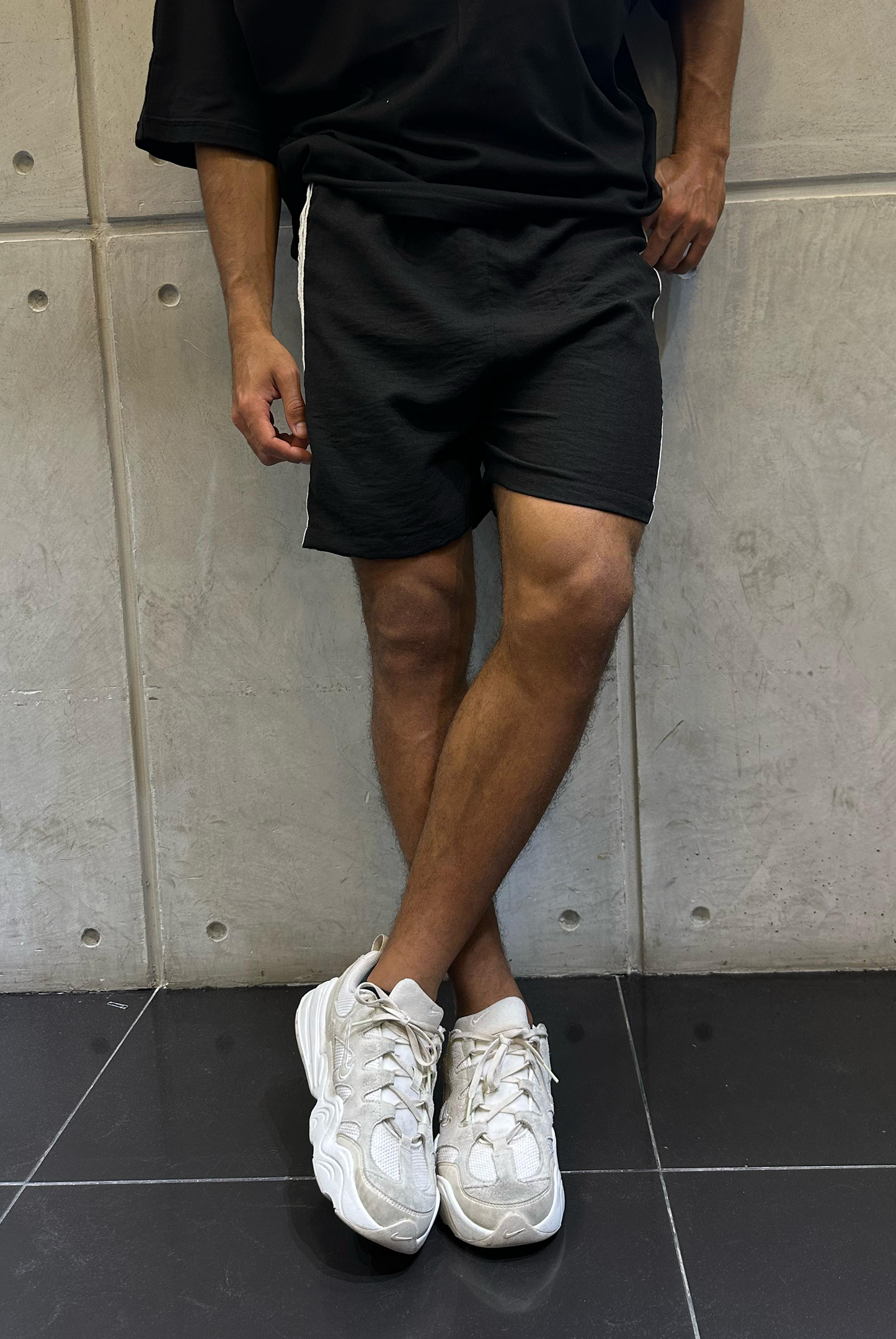 SHORT LINEAL BLACK