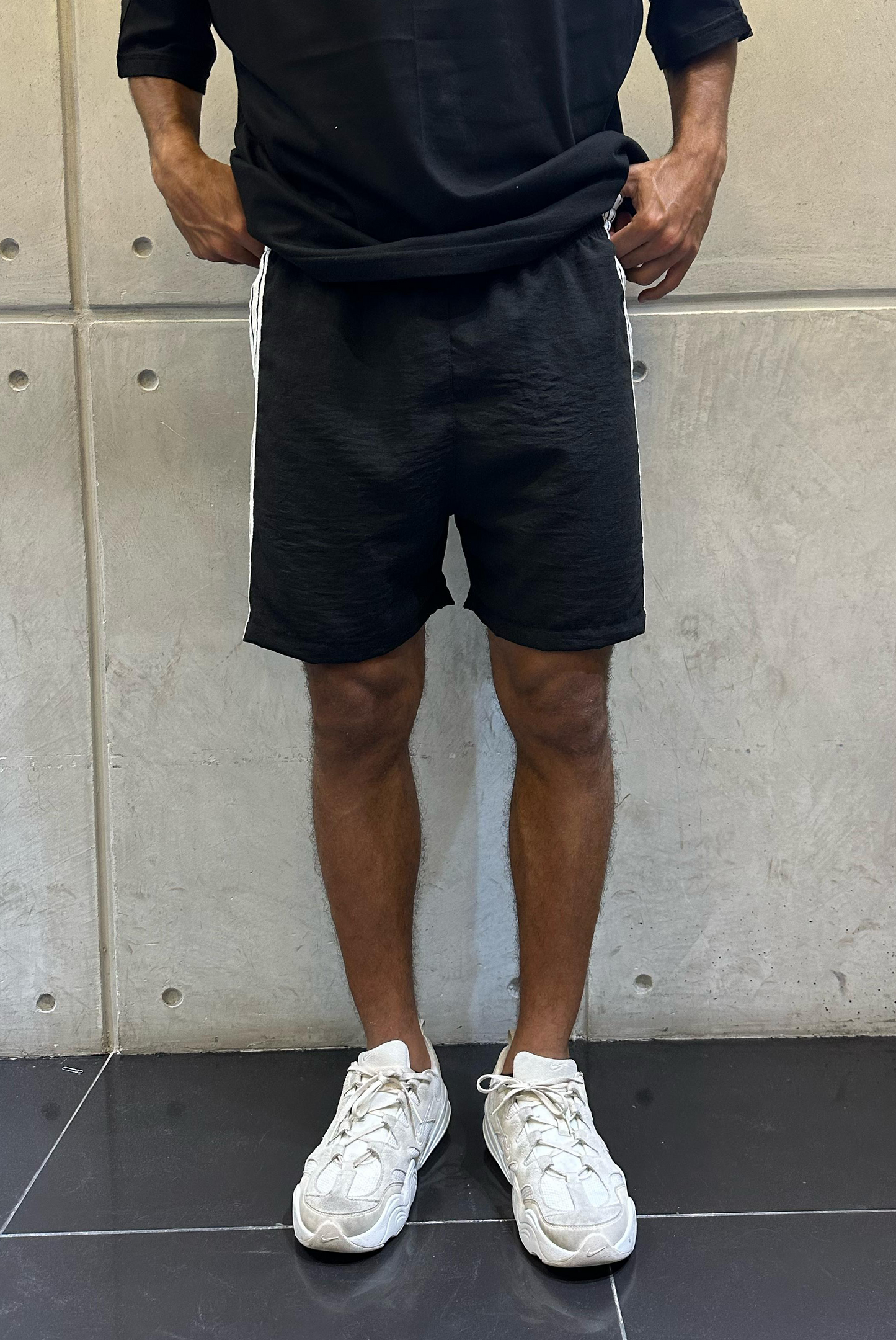 SHORT LINEAL BLACK