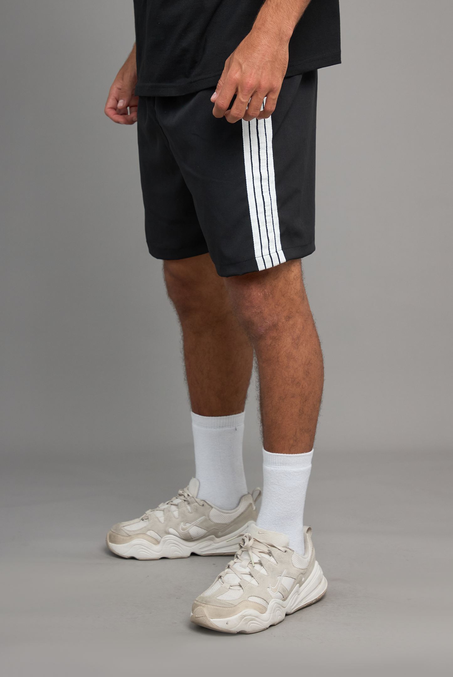 SHORT LINEAL BLACK