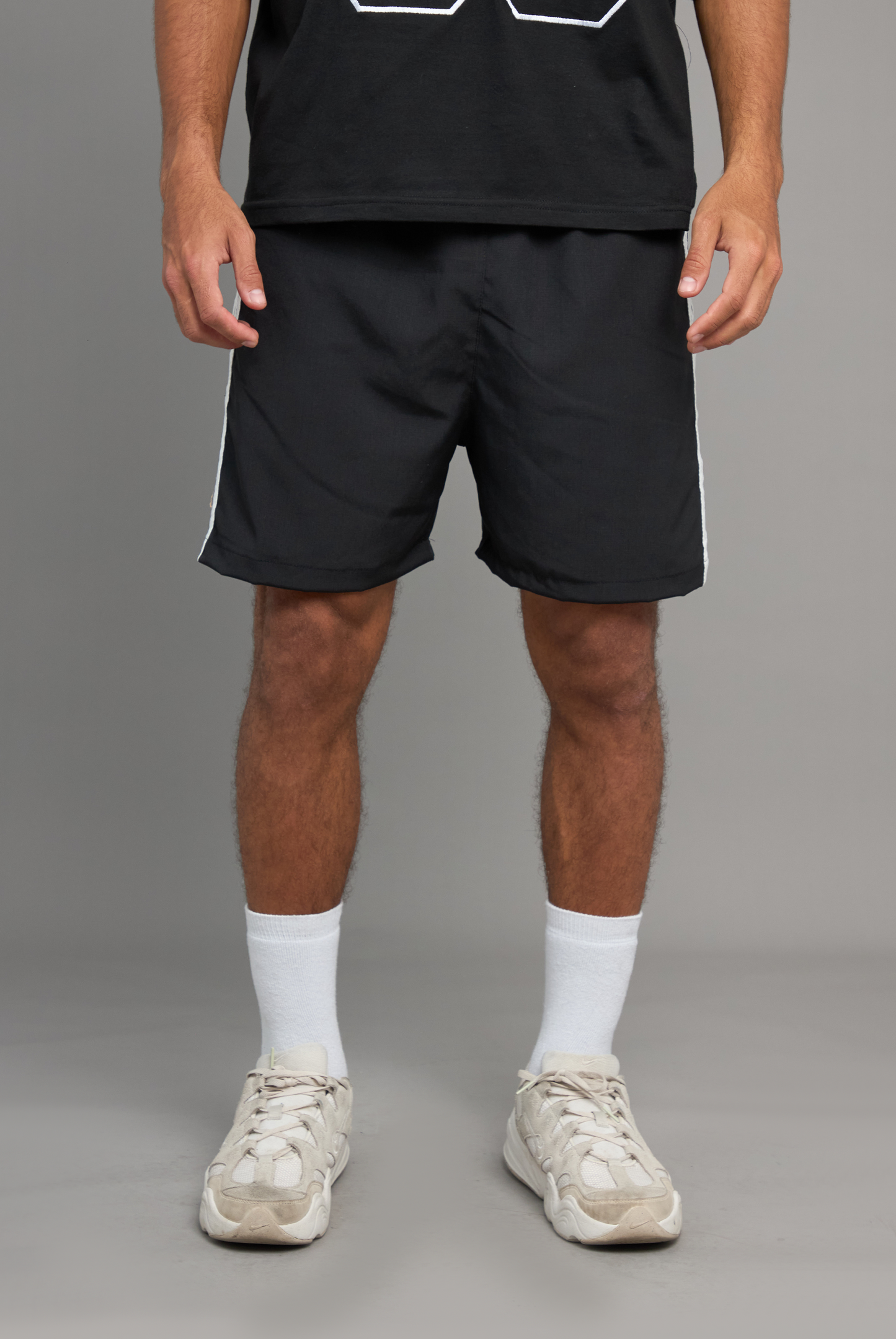 SHORT LINEAL BLACK