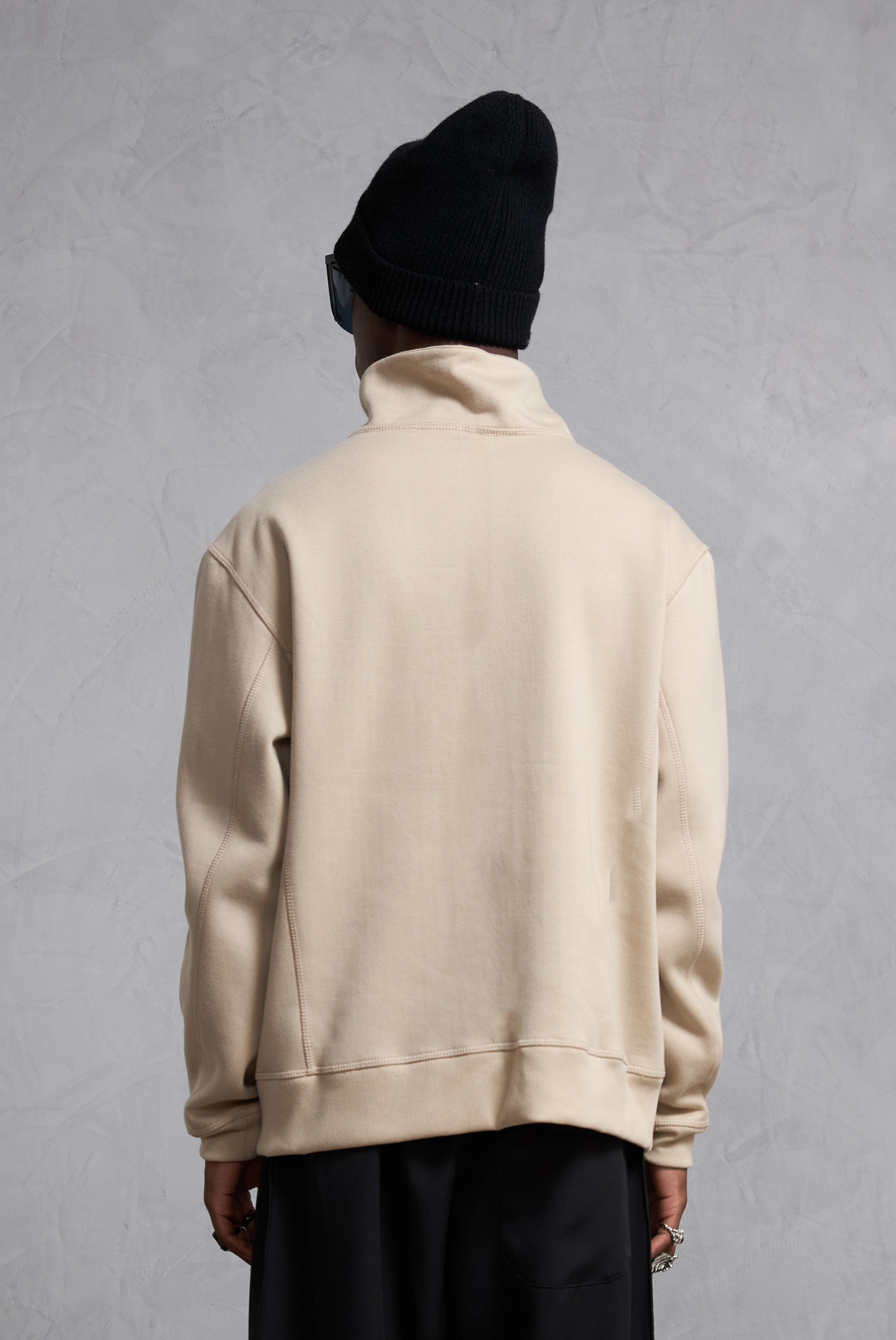 SUDADERA BORDADA BEIGE